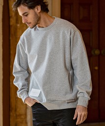 1PIU1UGUALE3  RELAX （ウノピゥウノウグァーレトレ リラックス）の「1PIU1UGUALE3 RELAX(ウノピゥウノウグァーレトレ リラックス)レザーパッチ クルーネックプルオーバー 長袖スウェット トレーナー（スウェット）」