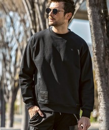 1PIU1UGUALE3  RELAX （ウノピゥウノウグァーレトレ リラックス）の「1PIU1UGUALE3 RELAX(ウノピゥウノウグァーレトレ リラックス)レザーパッチ クルーネックプルオーバー 長袖スウェット トレーナー（スウェット）」