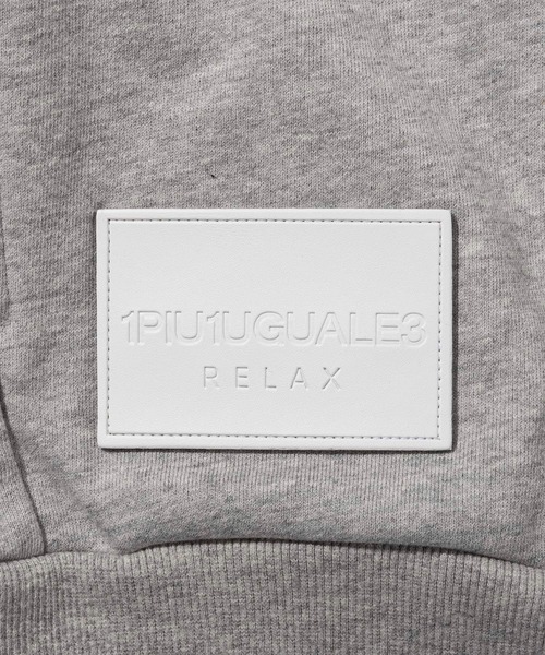 1PIU1UGUALE3 RELAX (ウノピゥウノウグァーレトレ リラックス)の「1PIU1UGUALE3 RELAX(ウノピゥウノウグァーレトレ リラックス)レザーパッチ クルーネックプルオーバー 長袖スウェット トレーナー(スウェット・メンズ・ベージュ/ブラック/グレー・S/M/L/XL/XXL)」の11枚目の写真