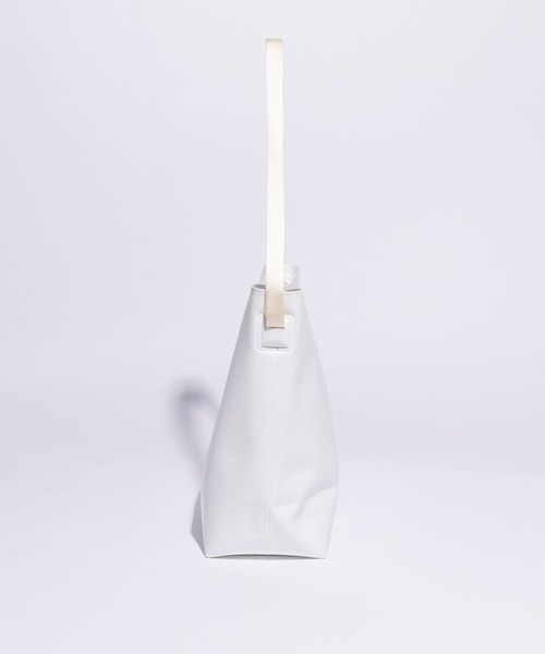 THE ART OF CARRYING（ジアートオブキャリング）の「【THE ART OF CARRYING】PAPER F（ショルダーバッグ・レディース・ホワイト/ブラック・FREE）」の7枚目の写真