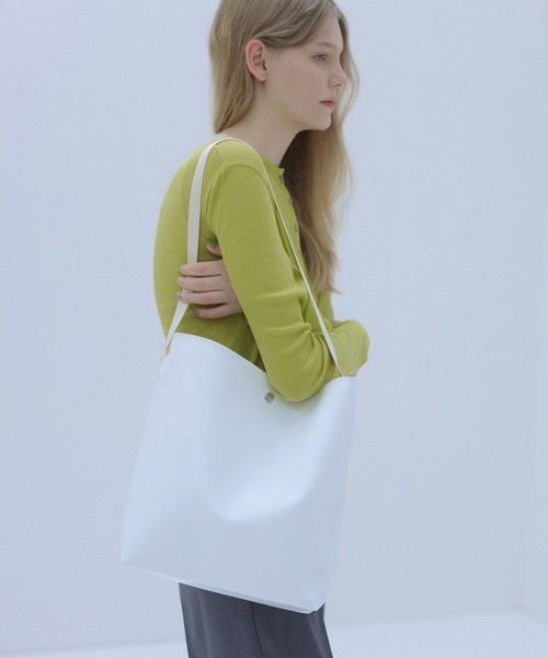 THE ART OF CARRYING（ジアートオブキャリング）の「【THE ART OF CARRYING】PAPER F（ショルダーバッグ・レディース・ホワイト/ブラック・FREE）」の4枚目の写真