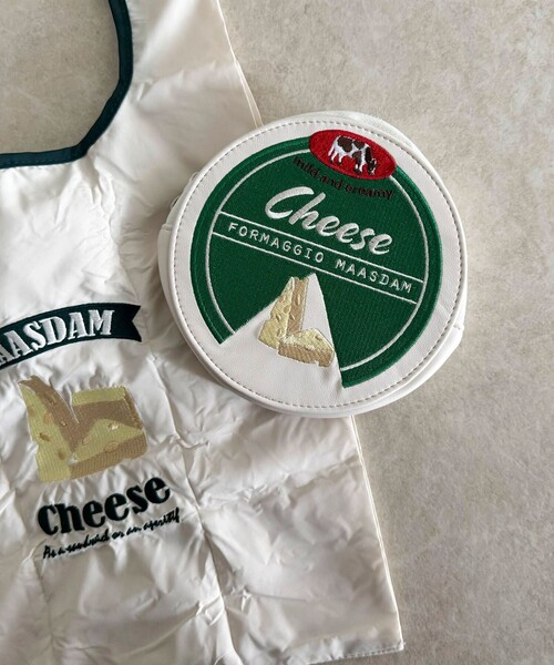 fredy emue(フレディエミュ)の「刺しゅうパッケージポーチ(ポーチ・レディース・マスタード/レッド系その他/グリーン系その他4・FREE)」の2枚目の写真