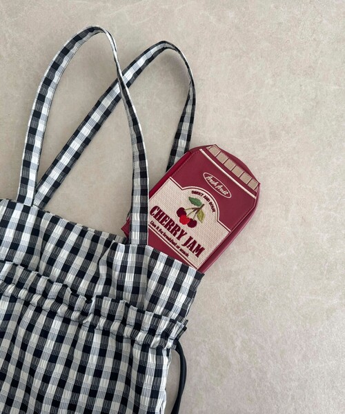 fredy emue(フレディエミュ)の「刺しゅうパッケージポーチ(ポーチ・レディース・マスタード/レッド系その他/グリーン系その他4・FREE)」の7枚目の写真