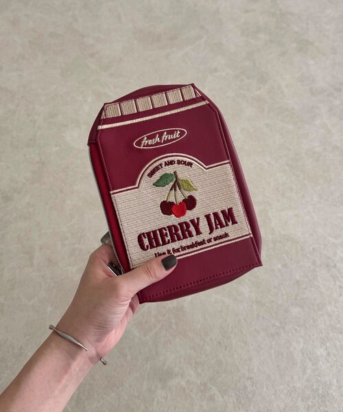 fredy emue(フレディエミュ)の「刺しゅうパッケージポーチ(ポーチ・レディース・マスタード/レッド系その他/グリーン系その他4・FREE)」の8枚目の写真