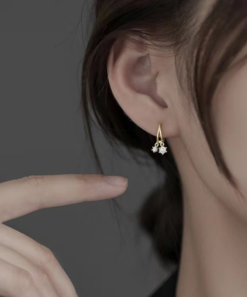 blackdia ocean(ブラックダイヤオーシャン)の「blackdia ocean ツイン ジルコニア フープピアス(ピアス(両耳用)・レディース・ゴールド/シルバー・FREE)」の5枚目の写真