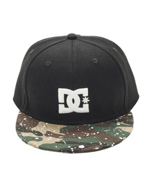 DC SHOES（ディーシーシューズ）の「25 KD STAR EMB SNAPB/DCキッズバイザーカモフラ柄キャップ（帽子）（キャップ）」