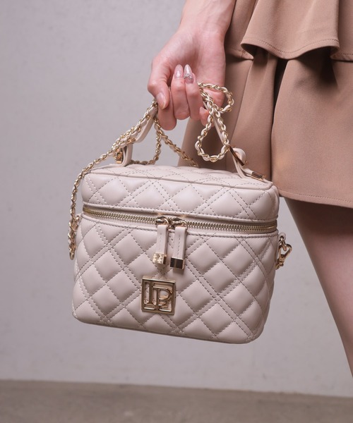 LIPSERVICE（リップサービス）の「LPプレートキルティングバニティバッグ（ハンドバッグ・レディース・アイボリー/ブラック・FREE）」の4枚目の写真