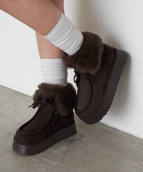 RAY CASSIN（レイカズン）の「厚底ムートンショートブーツ（ブーツ・レディース・ダークブラウン/ベージュ・L/M/S）」の2枚目の写真