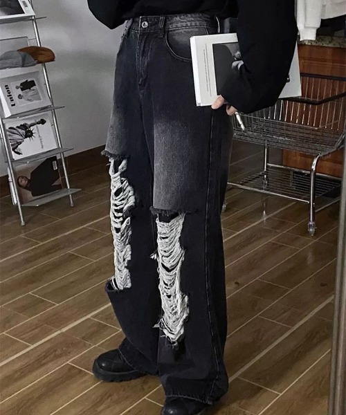Revo.（レボ）の「クラッシュダメージ ワイド デニムパンツ（デニムパンツ・メンズ・ブルー/ブラック・M/XL）」の5枚目の写真