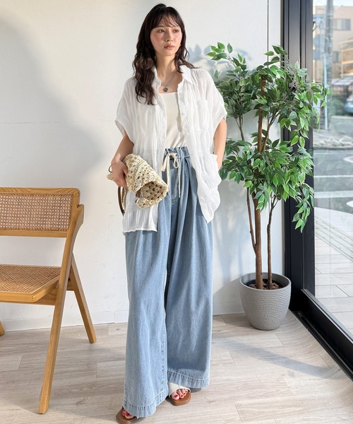 classicalelf(クラシカルエルフ)の「シャーリングの立体感が美しい、大人の抜け感ブラウス。胸ポケット 襟つきシアープリーツブラウス(シャツ/ブラウス・レディース・アイボリー/グレイッシュベージュ/ブラック/オフホワイト/ブルー・X-LARGE/SMALL/MEDIUM/LARGE)」の19枚目の写真