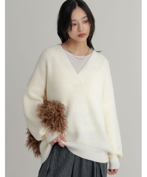 Re:EDIT（リエディ）の「[新色追加][2025AW COLLECTION][静電気防止]深Vネックニットプルオーバー（ニット/セーター・レディース・ボルドー/ブラック/ブラウン/グレー/アイボリー/グリーン・LARGE/MEDIUM）」の2枚目の写真