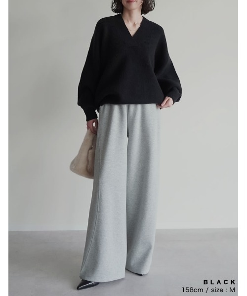 Re:EDIT（リエディ）の「[新色追加][2025AW COLLECTION][静電気防止]深Vネックニットプルオーバー（ニット/セーター・レディース・ボルドー/ブラック/ブラウン/グレー/アイボリー/グリーン・LARGE/MEDIUM）」の11枚目の写真