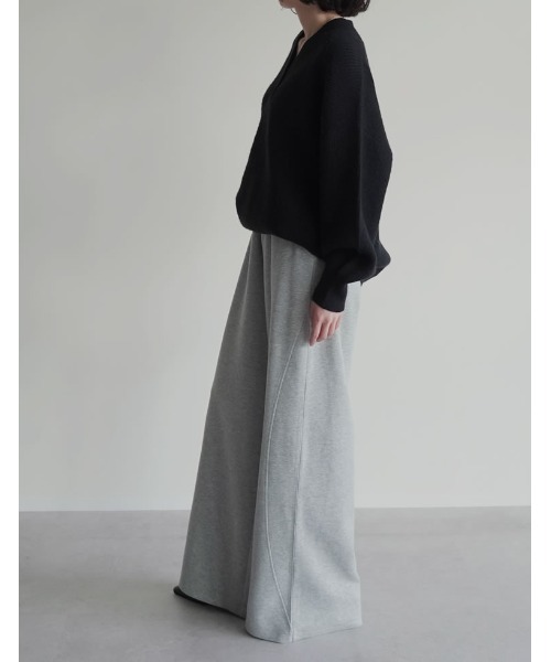 Re:EDIT（リエディ）の「[新色追加][2025AW COLLECTION][静電気防止]深Vネックニットプルオーバー（ニット/セーター・レディース・ボルドー/ブラック/ブラウン/グレー/アイボリー/グリーン・LARGE/MEDIUM）」の12枚目の写真