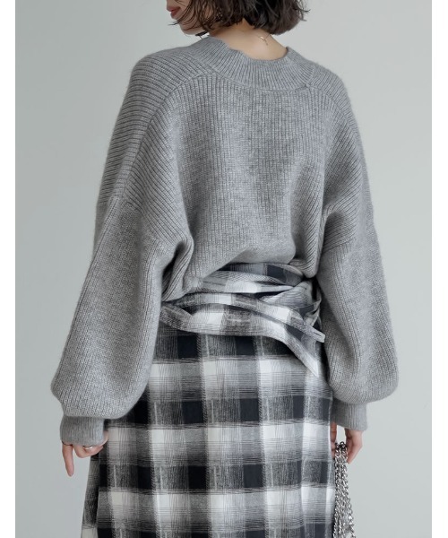 Re:EDIT（リエディ）の「[新色追加][2025AW COLLECTION][静電気防止]深Vネックニットプルオーバー（ニット/セーター・レディース・ボルドー/ブラック/ブラウン/グレー/アイボリー/グリーン・LARGE/MEDIUM）」の15枚目の写真