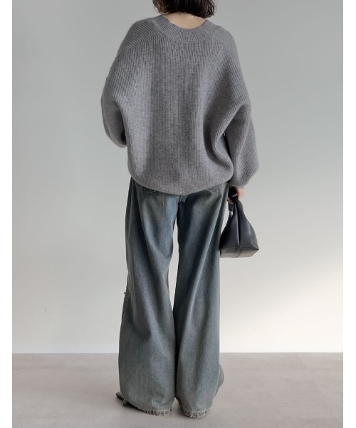 Re:EDIT（リエディ）の「[新色追加][2025AW COLLECTION][静電気防止]深Vネックニットプルオーバー（ニット/セーター・レディース・ボルドー/ブラック/ブラウン/グレー/アイボリー/グリーン・LARGE/MEDIUM）」の19枚目の写真