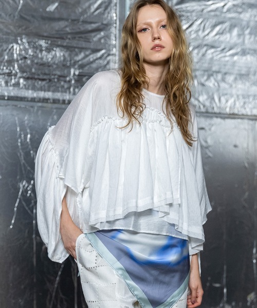 AULA AILA（アウラアイラ）の「バックテールボリュームブラウス（シャツ/ブラウス・レディース・ブラック/ピンク/ホワイト・0）」の2枚目の写真