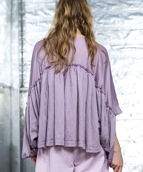 AULA AILA（アウラアイラ）の「バックテールボリュームブラウス（シャツ/ブラウス・レディース・ブラック/ピンク/ホワイト・0）」の6枚目の写真