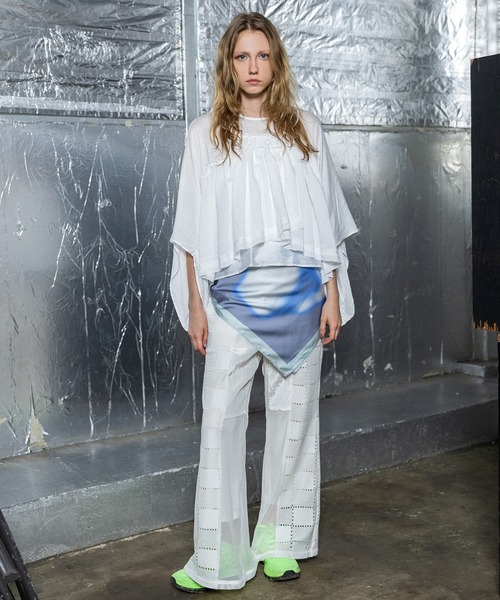 AULA AILA（アウラアイラ）の「バックテールボリュームブラウス（シャツ/ブラウス・レディース・ブラック/ピンク/ホワイト・0）」の17枚目の写真