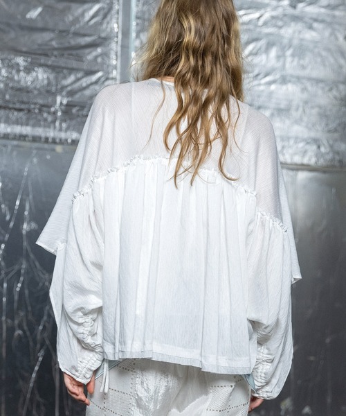 AULA AILA（アウラアイラ）の「バックテールボリュームブラウス（シャツ/ブラウス・レディース・ブラック/ピンク/ホワイト・0）」の13枚目の写真