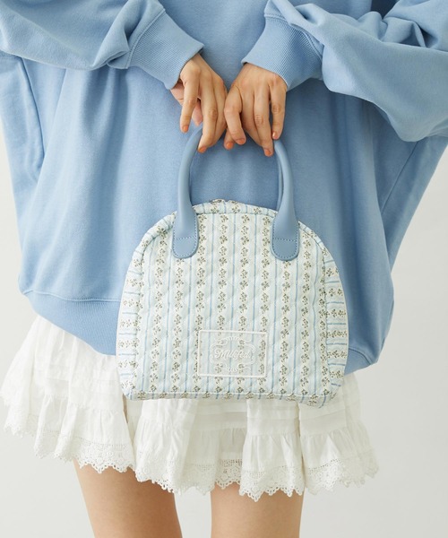 MILKFED.(ミルクフェド)の「STRIPED FLOWER QUILTED BAG(ハンドバッグ・レディース・グレー/オフホワイト・ONE SIZE)」の1枚目の写真