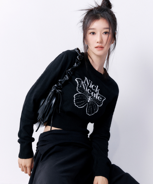 NICK&NICOLE(ニックアンドニコール)の「CASHMERE BUTTERFLY SIGNATURE CROP KNIT_BLACK(ニット/セーター・レディース・その他・FREE)」の1枚目の写真
