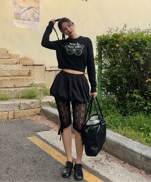 NICK&NICOLE(ニックアンドニコール)の「CASHMERE BUTTERFLY SIGNATURE CROP KNIT_BLACK(ニット/セーター・レディース・その他・FREE)」の9枚目の写真