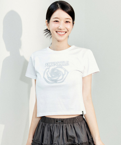 NICK&NICOLE(ニックアンドニコール)の「ROSE SHADOW CROP TOP_WHITE GRAY(Tシャツ/カットソー・レディース・その他・FREE)」の1枚目の写真