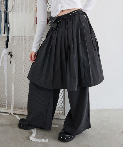 RENSE（レンセ）の「Stripe Pleated Skirt Layered Pants Charcoal（その他パンツ・レディース・その他・OS）」の2枚目の写真