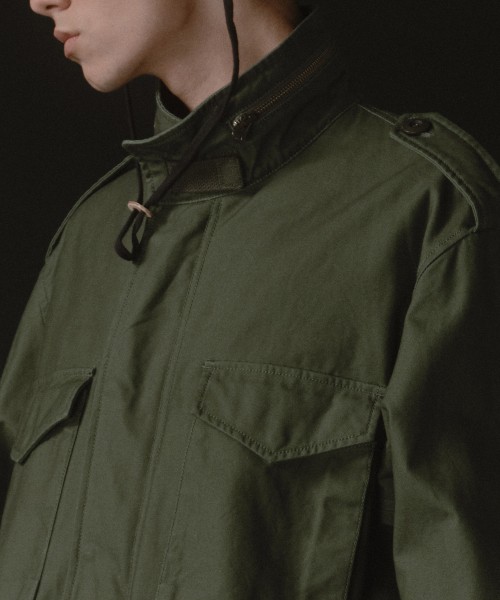 MUSINSA STANDARD（ムシンサスタンダード）の「M-65 フィールドジャケット [カーキ]（ミリタリージャケット・メンズ・その他・MEDIUM/LARGE/X-LARGE/XX-LARGE）」の5枚目の写真