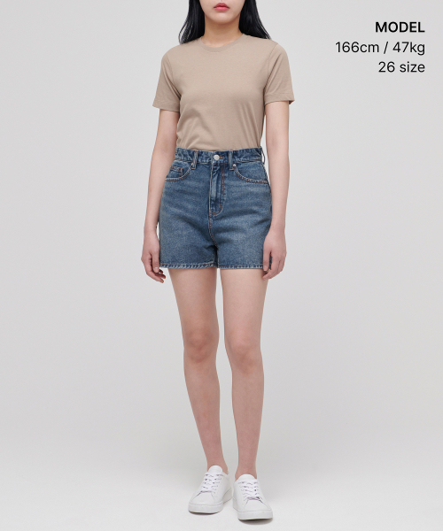 MUSINSA STANDARD WOMAN(ムシンサスタンダードウーマン)の「レディースベーシックデニムショーツ【ミディアムインディゴ】(デニムパンツ・レディース・その他・24/27/29/30/25/26/28)」の2枚目の写真