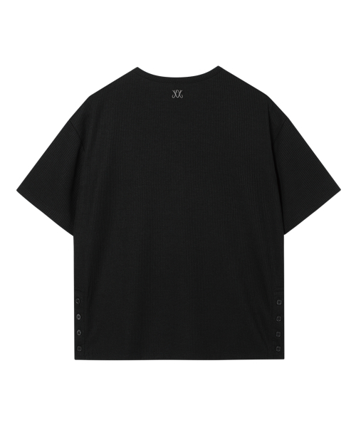 WESLEYHYUSTON（ウェズリーユーストン）の「W metal button henley neck knit black（Tシャツ/カットソー・メンズ・その他・MEDIUM/LARGE/X-LARGE）」の2枚目の写真
