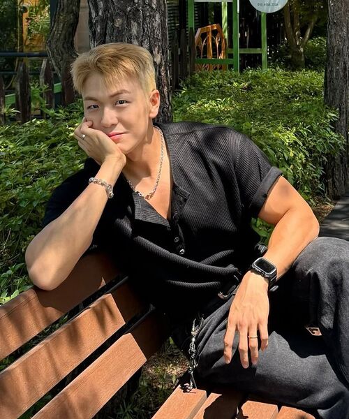 WESLEYHYUSTON（ウェズリーユーストン）の「W metal button henley neck knit black（Tシャツ/カットソー・メンズ・その他・MEDIUM/LARGE/X-LARGE）」の4枚目の写真