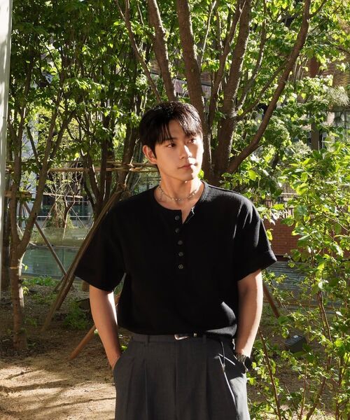 WESLEYHYUSTON（ウェズリーユーストン）の「W metal button henley neck knit black（Tシャツ/カットソー・メンズ・その他・MEDIUM/LARGE/X-LARGE）」の6枚目の写真