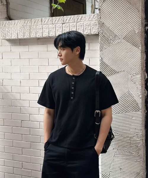 WESLEYHYUSTON（ウェズリーユーストン）の「W metal button henley neck knit black（Tシャツ/カットソー・メンズ・その他・MEDIUM/LARGE/X-LARGE）」の7枚目の写真