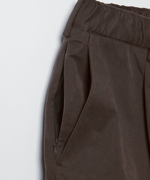 BEAUTY&YOUTH UNITED ARROWS（ビューティーアンドユースユナイテッドアローズ）の「テック ギャバジン テーパード イージー パンツ NO.7（スラックス・メンズ・ダークブラウン/ナチュラル/ブラック・L/S/XL/M）」の5枚目の写真
