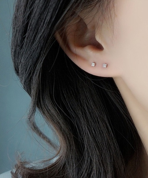 yu-ka（ユーカ）の「YU-KA:スクエアミニスタッドピアス square mini stud pierce（ピアス（両耳用）・レディース・ゴールド/シルバー・FREE）」の2枚目の写真