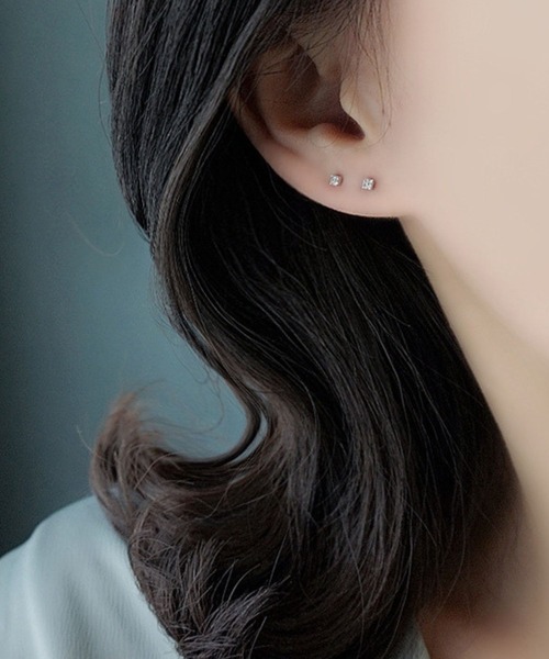 yu-ka（ユーカ）の「YU-KA:スクエアミニスタッドピアス square mini stud pierce（ピアス（両耳用）・レディース・ゴールド/シルバー・FREE）」の4枚目の写真
