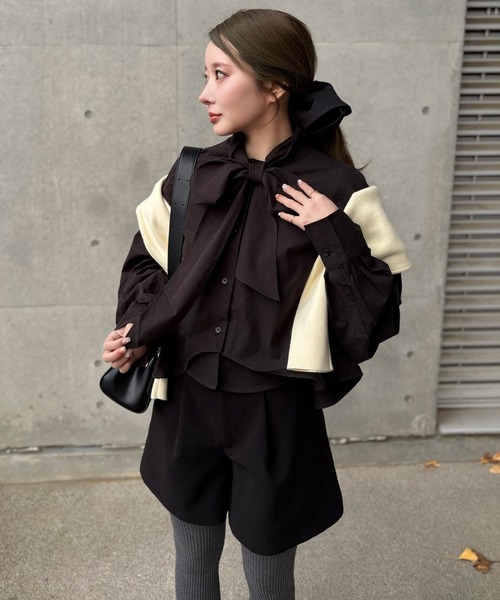 LAULEN（ローレン）の「cotton cropped tie blouse /コットンリボンクロップドタイブラウス（シャツ/ブラウス・レディース・ブラック/ホワイト・FREE）」の2枚目の写真