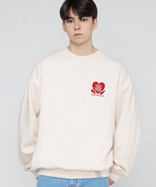 GRAVER（グレーバー）の「[ユニセックス]TYL ハートロゴ スウェット_クリーム（スウェット・レディース・アイボリー・SMALL/MEDIUM/LARGE/X-LARGE）」の3枚目の写真
