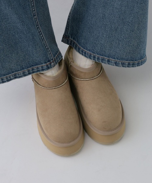 LEPSIM（レプシィム）の「フェイクムートン厚底ブーツ　608843（ブーツ・レディース・ベージュ/ブラック・LARGE/MEDIUM）」の2枚目の写真