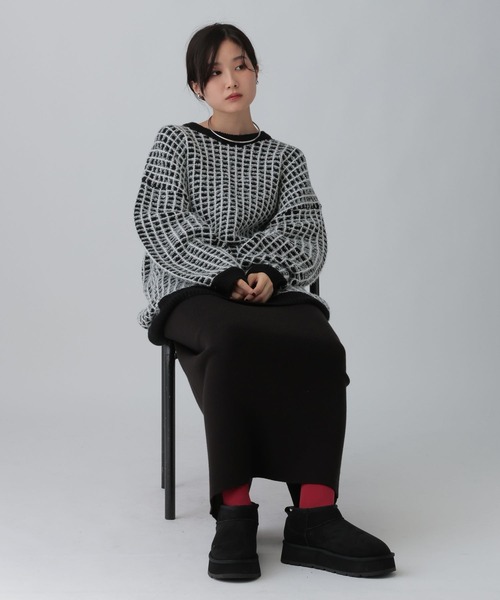 LEPSIM（レプシィム）の「フェイクムートン厚底ブーツ　608843（ブーツ・レディース・ベージュ/ブラック・LARGE/MEDIUM）」の5枚目の写真