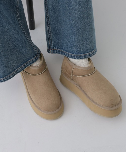 LEPSIM（レプシィム）の「フェイクムートン厚底ブーツ　608843（ブーツ・レディース・ベージュ/ブラック・LARGE/MEDIUM）」の8枚目の写真