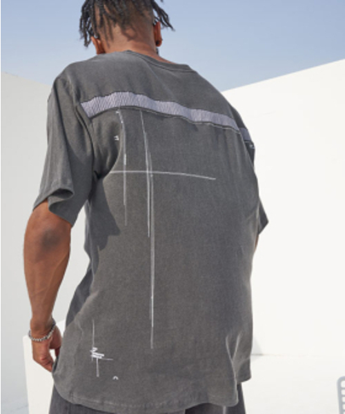 TENER(テネル)の「Pigment Back Point Printed Boxy T-Charcoal(Tシャツ/カットソー・メンズ・その他・FREE)」の1枚目の写真