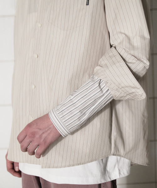 UNALLOYED（アナロイド）の「レイヤードカフスストライプシャツ / ベージュ（シャツ/ブラウス・メンズ・その他・MEDIUM/LARGE）」の5枚目の写真
