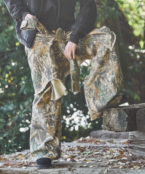 CASPER JOHN(キャスパージョン)の「Tree camo paleo tuck pants/ツリーカモパレオタックパンツ(その他パンツ・メンズ・グレー/ブラック/ベージュ・LARGE/MEDIUM/SMALL/X-SMALL)」の3枚目の写真