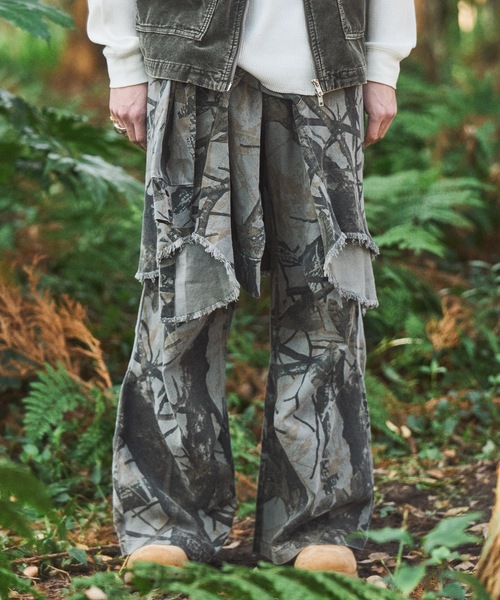 CASPER JOHN(キャスパージョン)の「Tree camo paleo tuck pants/ツリーカモパレオタックパンツ(その他パンツ・メンズ・グレー/ブラック/ベージュ・LARGE/MEDIUM/SMALL/X-SMALL)」の2枚目の写真