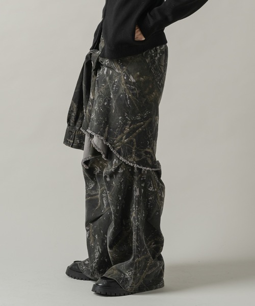 CASPER JOHN(キャスパージョン)の「Tree camo paleo tuck pants/ツリーカモパレオタックパンツ(その他パンツ・メンズ・グレー/ブラック/ベージュ・LARGE/MEDIUM/SMALL/X-SMALL)」の6枚目の写真