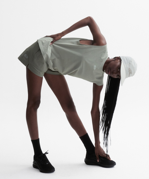 MENASOO（ミナス）の「VENODE Small Track Logo Active Sleeve_Beige（Tシャツ/カットソー・レディース・Beige・1/2）」の5枚目の写真