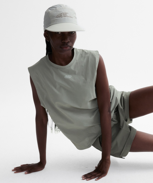 MENASOO（ミナス）の「VENODE Small Track Logo Active Sleeve_Beige（Tシャツ/カットソー・レディース・Beige・1/2）」の9枚目の写真