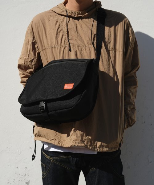 POSH-PROJECTS(ポッシュプロジェクト)の「C136 ホルボン メッセンジャーバッグ ブラック(メッセンジャーバッグ・メンズ・ブラック・FREE)」の2枚目の写真